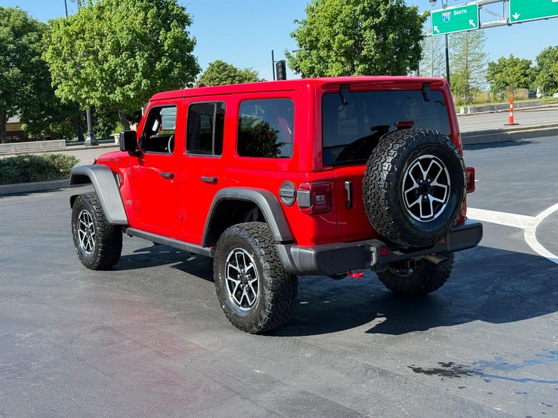 Jeep Wrangler Vehicle Full-screen Gallery Image 3