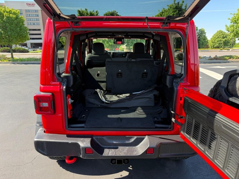 Jeep Wrangler Vehicle Full-screen Gallery Image 5