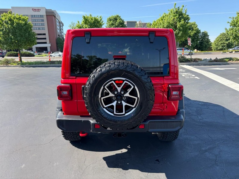 Jeep Wrangler Vehicle Full-screen Gallery Image 6