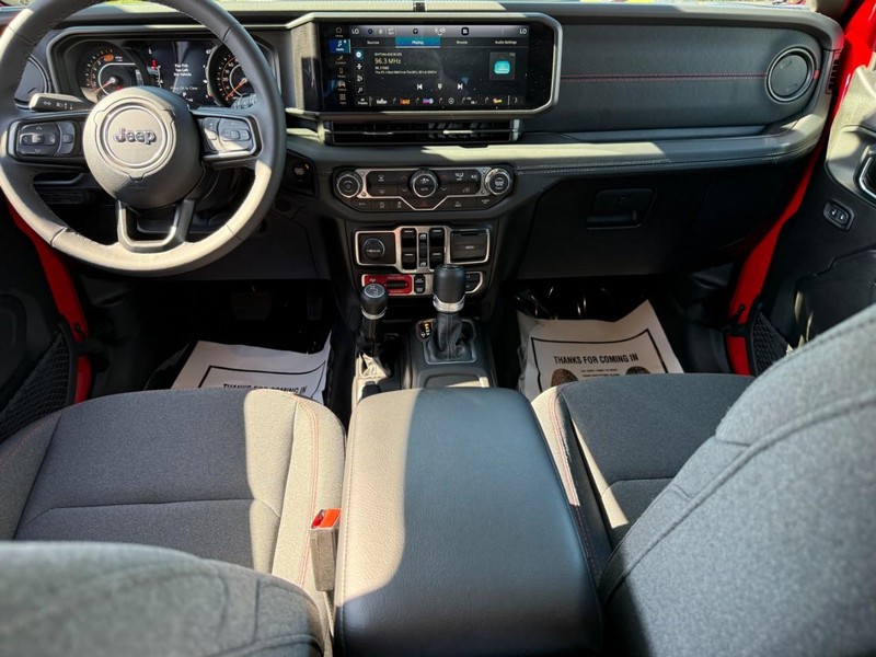 Jeep Wrangler Vehicle Full-screen Gallery Image 11