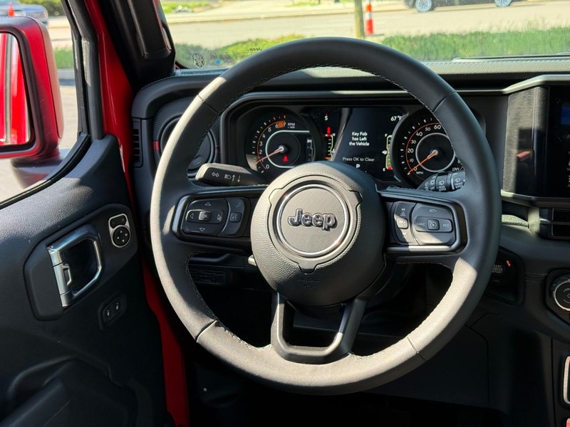 Jeep Wrangler Vehicle Full-screen Gallery Image 12