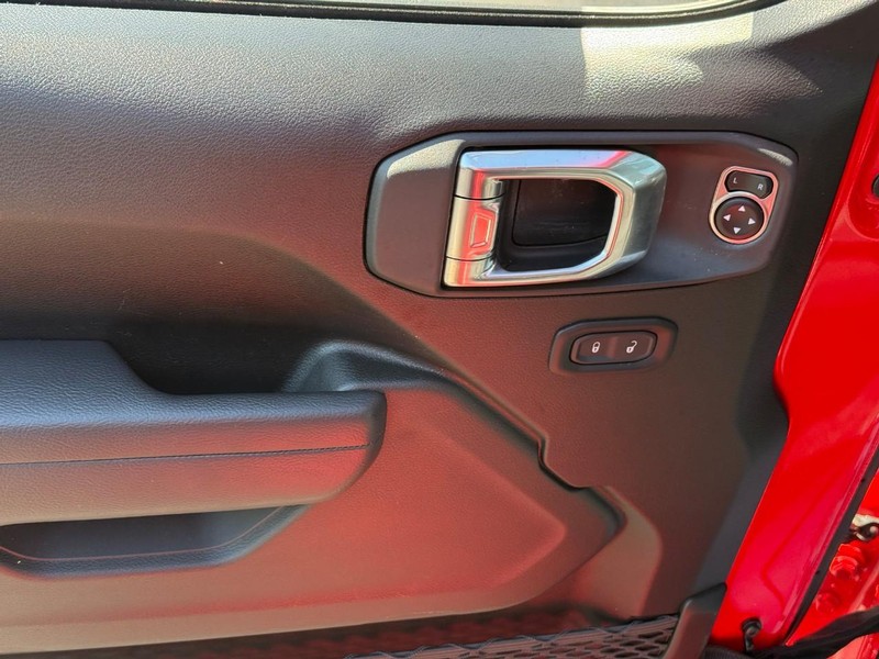 Jeep Wrangler Vehicle Full-screen Gallery Image 15
