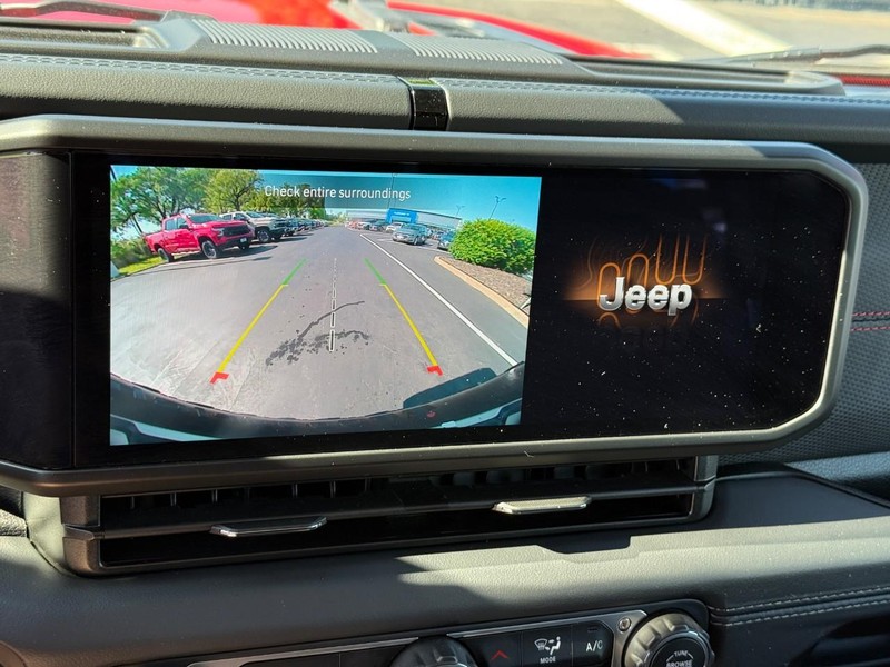 Jeep Wrangler Vehicle Full-screen Gallery Image 23