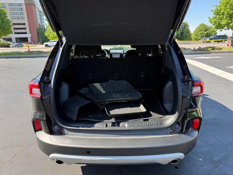 Ford Escape Vehicle Full-screen Gallery Image 6