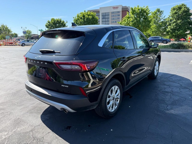 Ford Escape Vehicle Full-screen Gallery Image 8