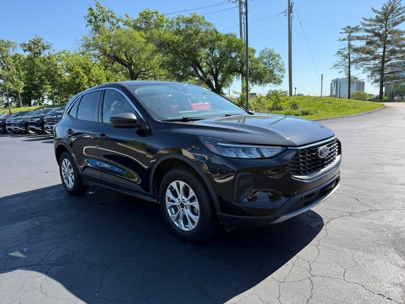 Ford Escape Vehicle Full-screen Gallery Image 9