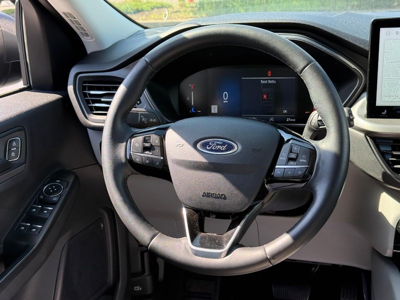 Ford Escape Vehicle Full-screen Gallery Image 13