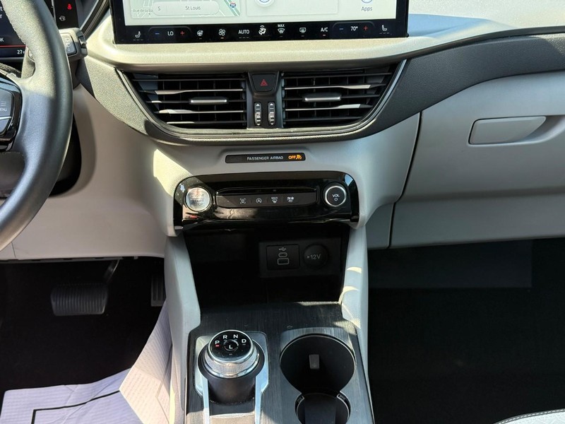 Ford Escape Vehicle Full-screen Gallery Image 15