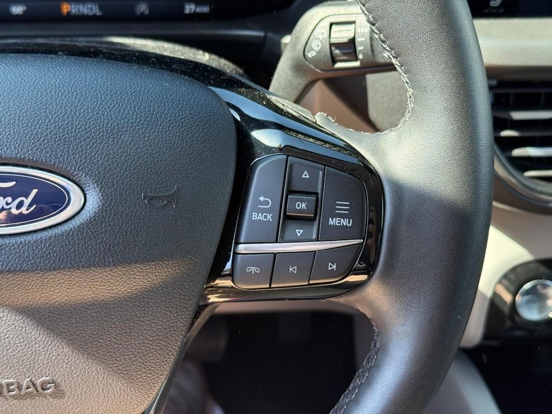 Ford Escape Vehicle Full-screen Gallery Image 21