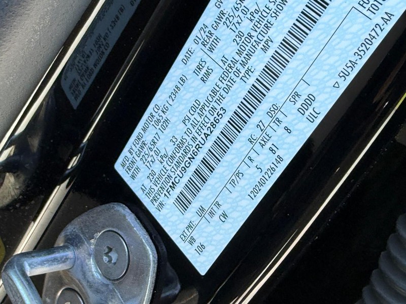 Ford Escape Vehicle Full-screen Gallery Image 27