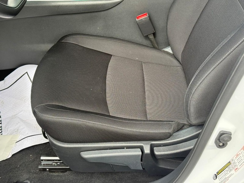Nissan Sentra Vehicle Full-screen Gallery Image 16
