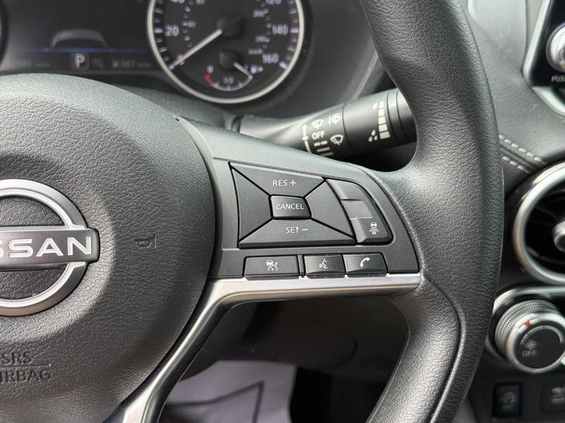 Nissan Sentra Vehicle Full-screen Gallery Image 18
