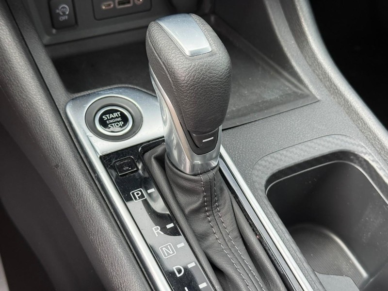 Nissan Sentra Vehicle Full-screen Gallery Image 20