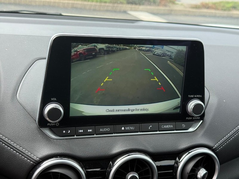 Nissan Sentra Vehicle Full-screen Gallery Image 21