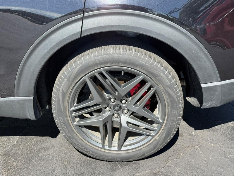 Ford Explorer Vehicle Full-screen Gallery Image 4