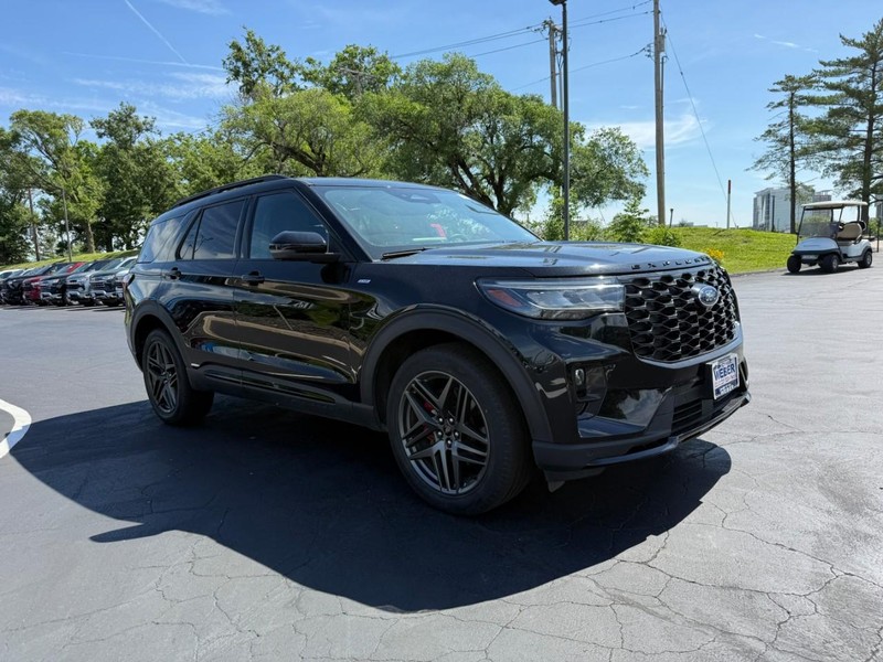 Ford Explorer Vehicle Full-screen Gallery Image 8