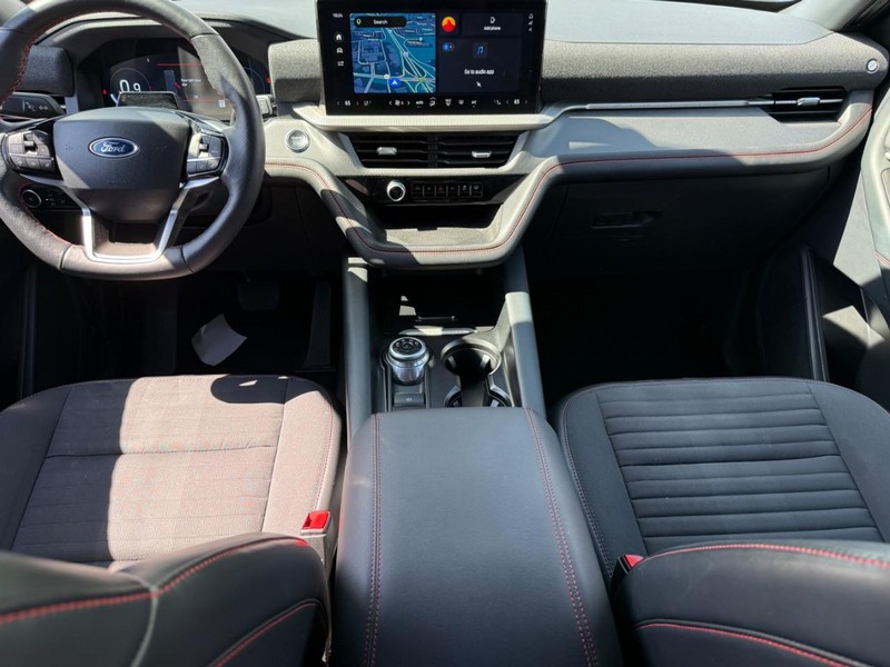 Ford Explorer Vehicle Full-screen Gallery Image 12