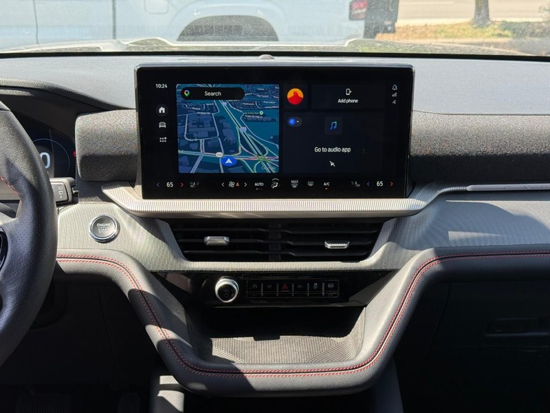Ford Explorer Vehicle Full-screen Gallery Image 14