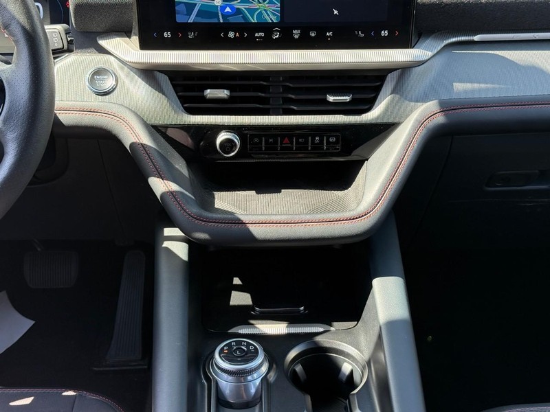 Ford Explorer Vehicle Full-screen Gallery Image 15