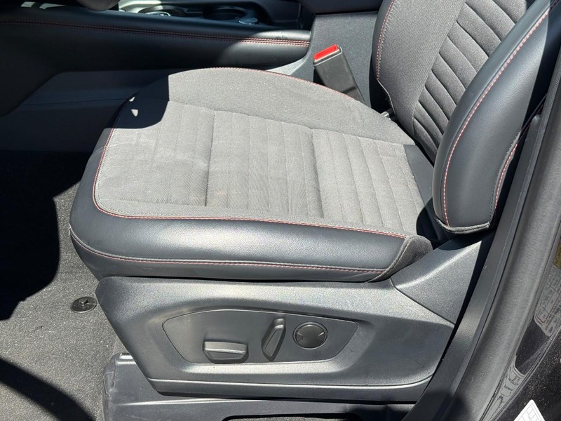 Ford Explorer Vehicle Full-screen Gallery Image 18