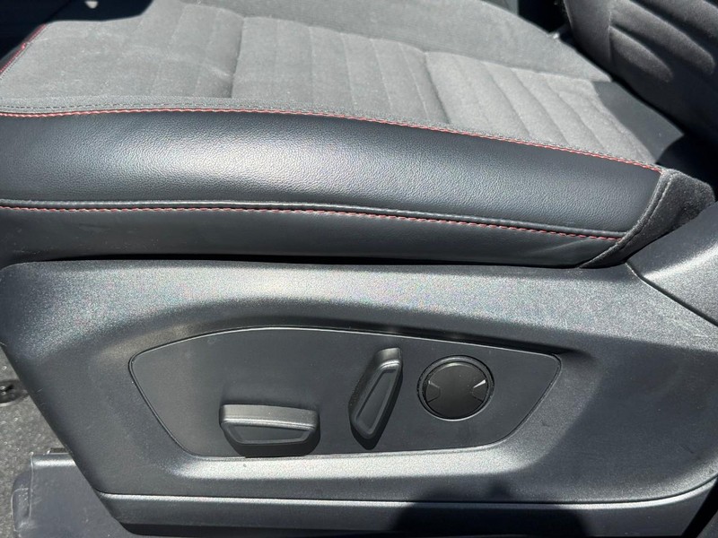 Ford Explorer Vehicle Full-screen Gallery Image 20