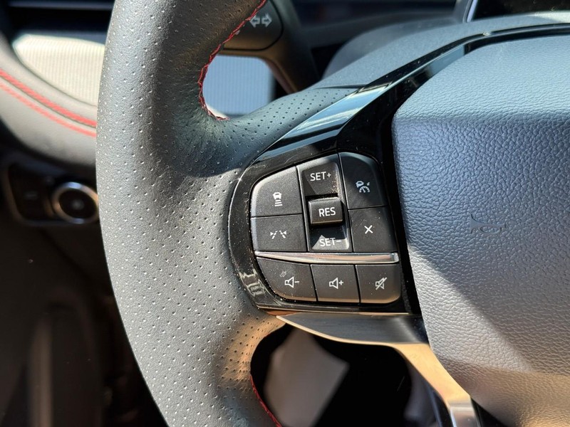 Ford Explorer Vehicle Full-screen Gallery Image 21