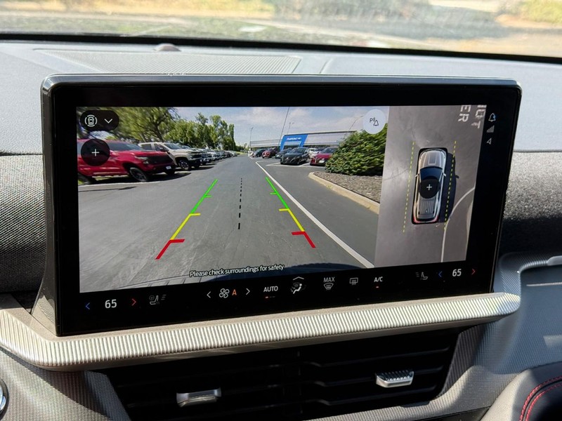 Ford Explorer Vehicle Full-screen Gallery Image 25