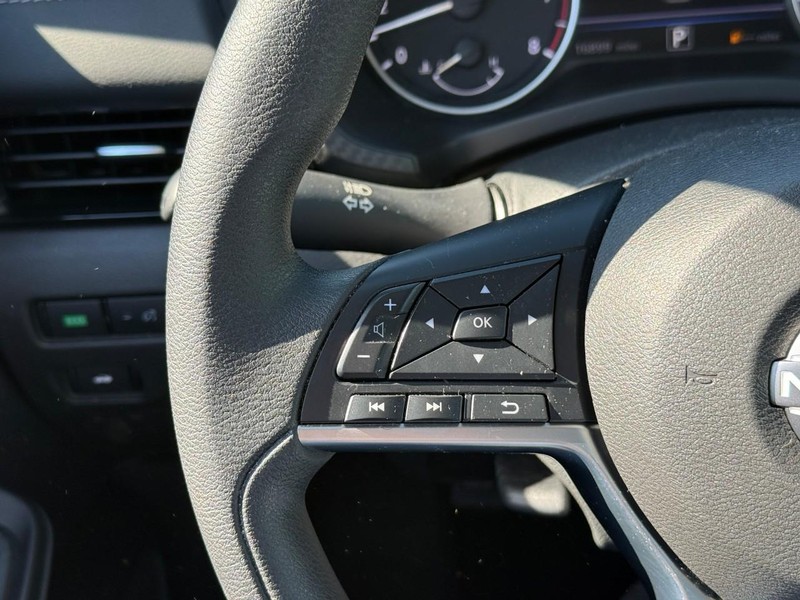 Nissan Sentra Vehicle Full-screen Gallery Image 17