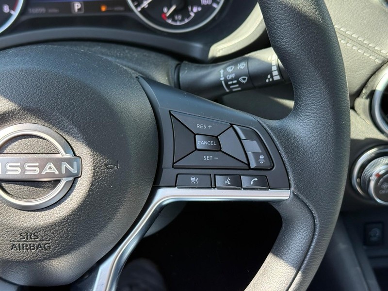 Nissan Sentra Vehicle Full-screen Gallery Image 18