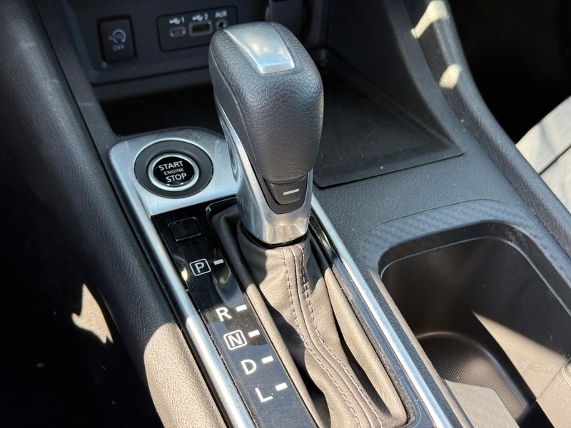 Nissan Sentra Vehicle Full-screen Gallery Image 20