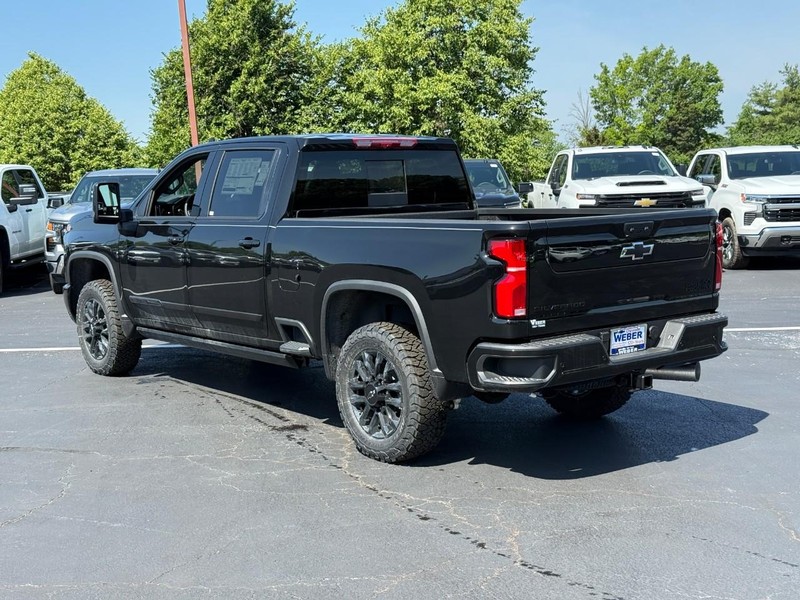 Chevrolet Silverado 2500HD Vehicle Full-screen Gallery Image 3