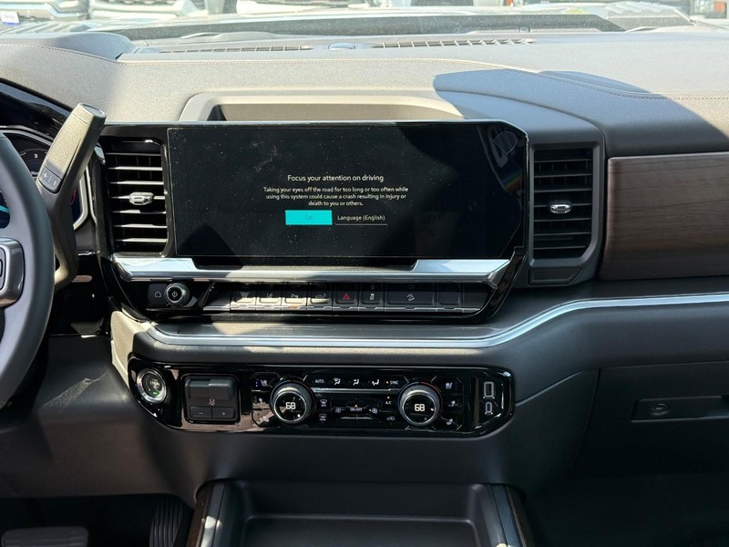 Chevrolet Silverado 2500HD Vehicle Full-screen Gallery Image 8