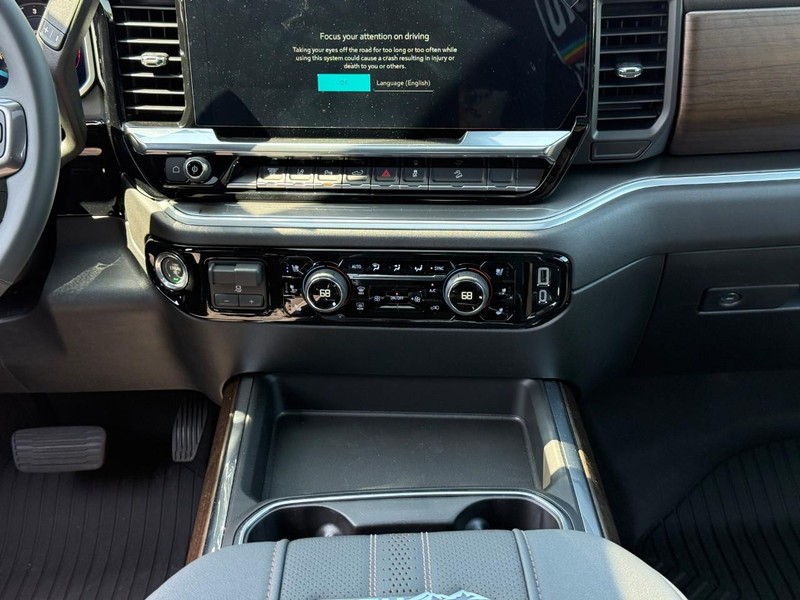 Chevrolet Silverado 2500HD Vehicle Full-screen Gallery Image 9