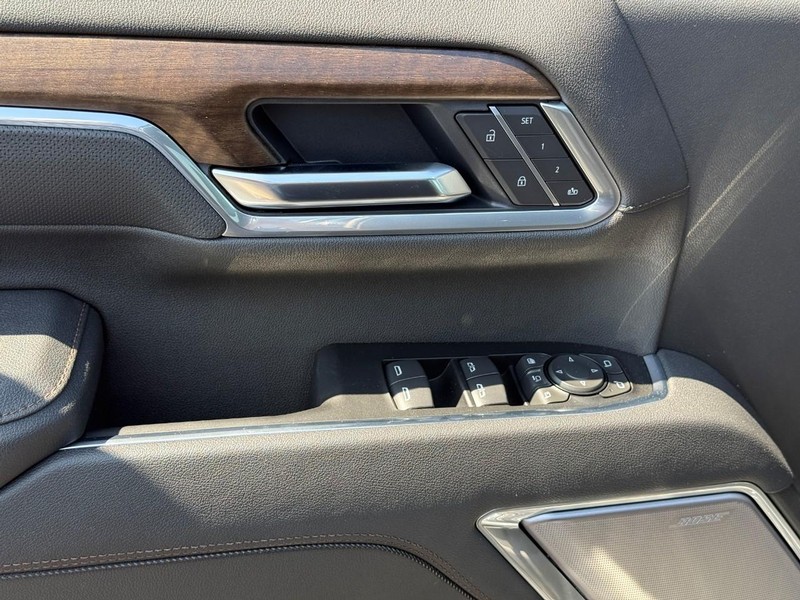 Chevrolet Silverado 2500HD Vehicle Full-screen Gallery Image 10