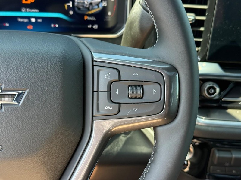Chevrolet Silverado 2500HD Vehicle Full-screen Gallery Image 15