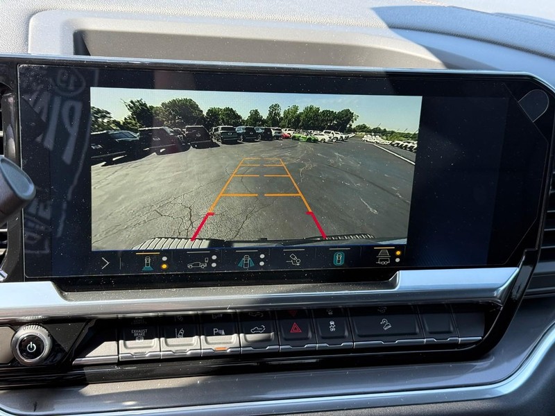 Chevrolet Silverado 2500HD Vehicle Full-screen Gallery Image 16
