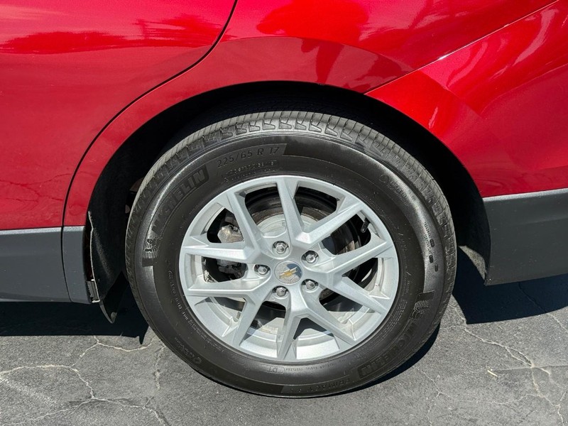 Chevrolet Equinox Vehicle Full-screen Gallery Image 4