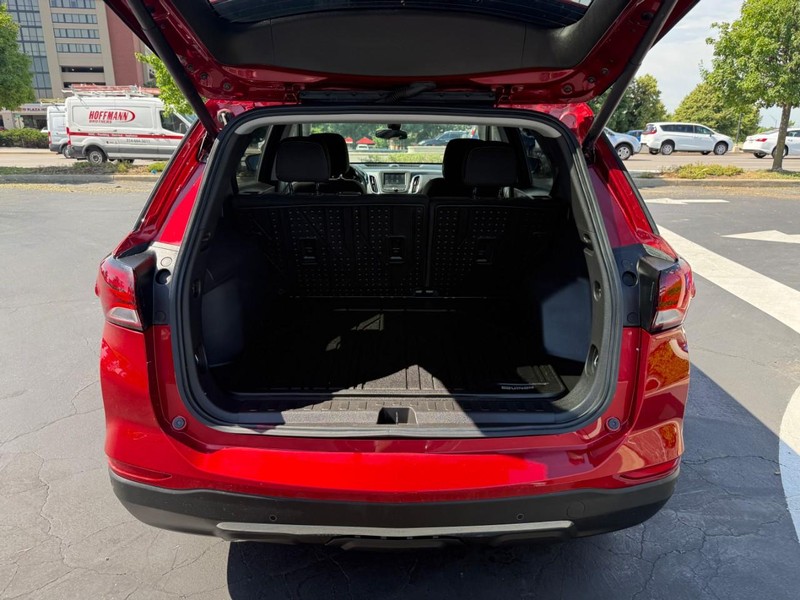 Chevrolet Equinox Vehicle Full-screen Gallery Image 6