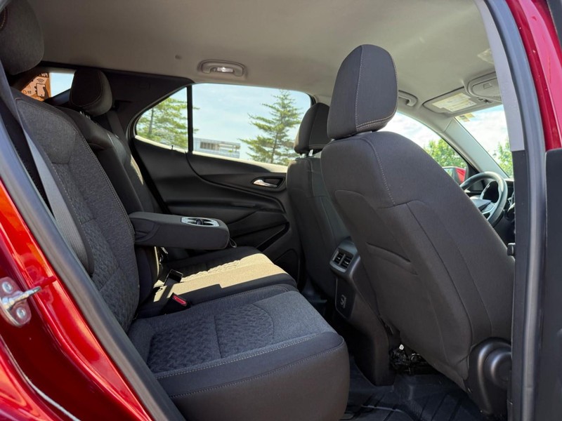 Chevrolet Equinox Vehicle Full-screen Gallery Image 11