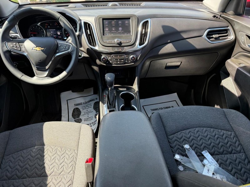 Chevrolet Equinox Vehicle Full-screen Gallery Image 12