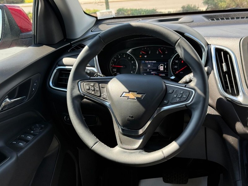 Chevrolet Equinox Vehicle Full-screen Gallery Image 13