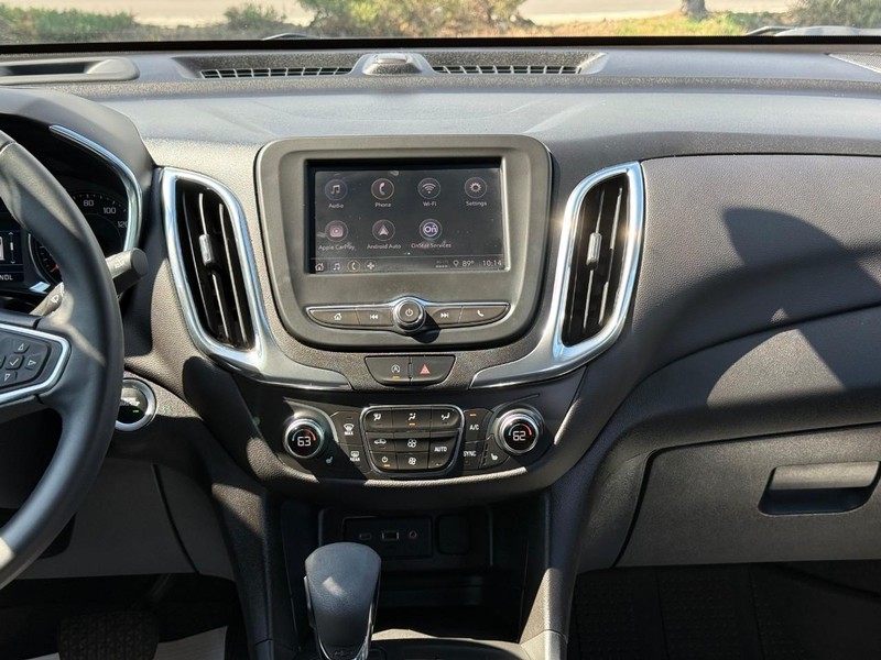 Chevrolet Equinox Vehicle Full-screen Gallery Image 14