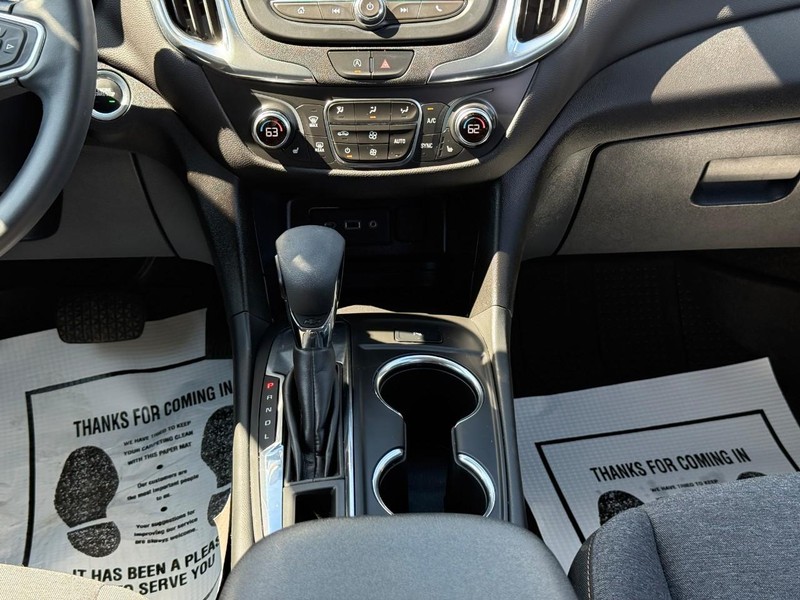 Chevrolet Equinox Vehicle Full-screen Gallery Image 15