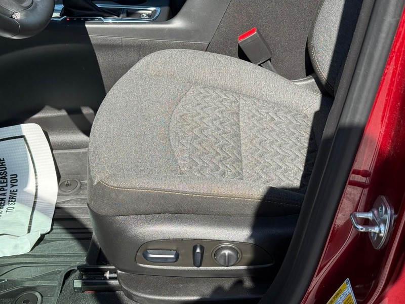Chevrolet Equinox Vehicle Full-screen Gallery Image 17