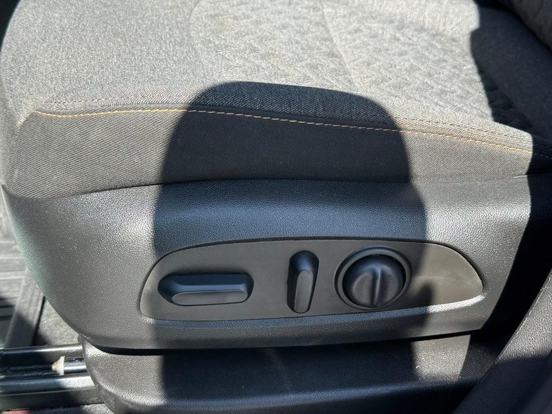 Chevrolet Equinox Vehicle Full-screen Gallery Image 18