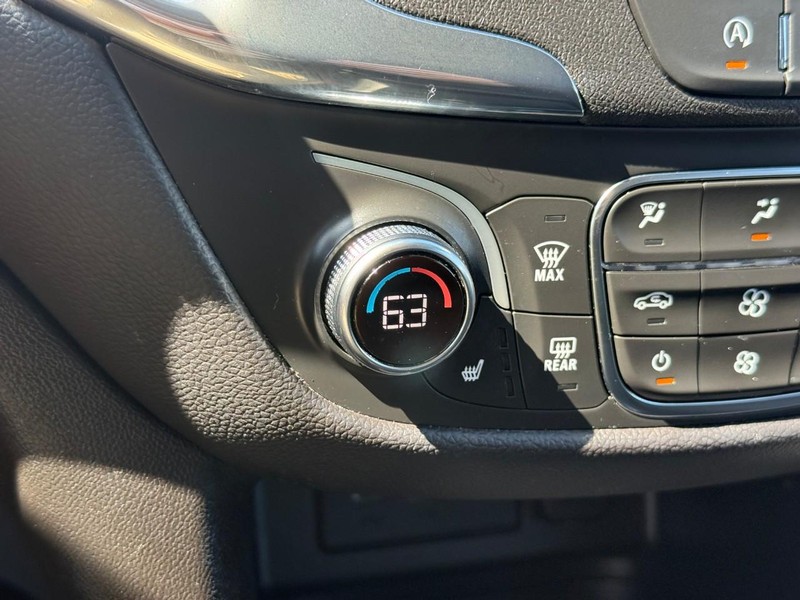 Chevrolet Equinox Vehicle Full-screen Gallery Image 22