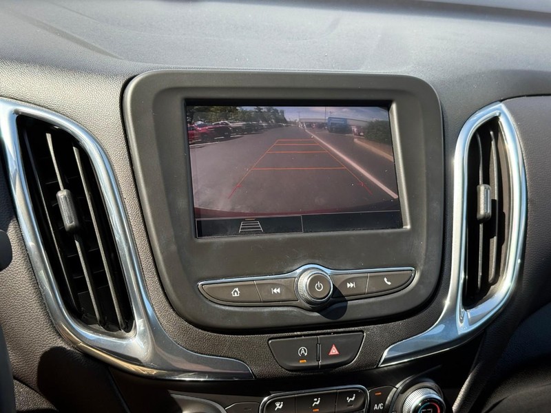 Chevrolet Equinox Vehicle Full-screen Gallery Image 23