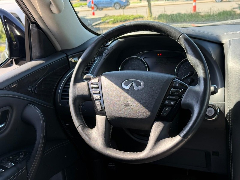 INFINITI QX80 Vehicle Full-screen Gallery Image 13