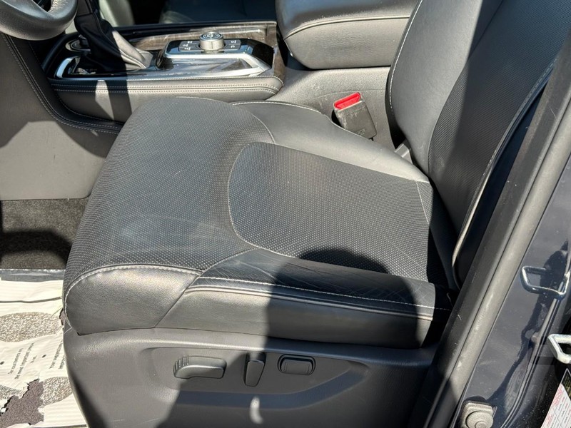 INFINITI QX80 Vehicle Full-screen Gallery Image 19