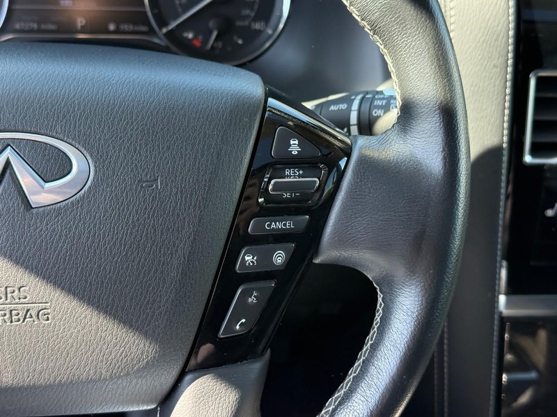 INFINITI QX80 Vehicle Full-screen Gallery Image 22